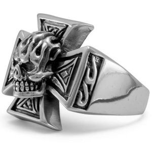 - 🆕Oxidized Maltese Cross and Skull Ring